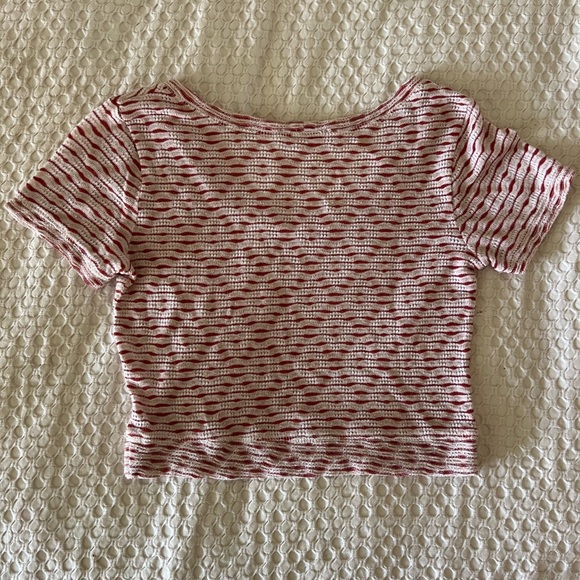Red and white decorative cropped top - Picture 2 of 2